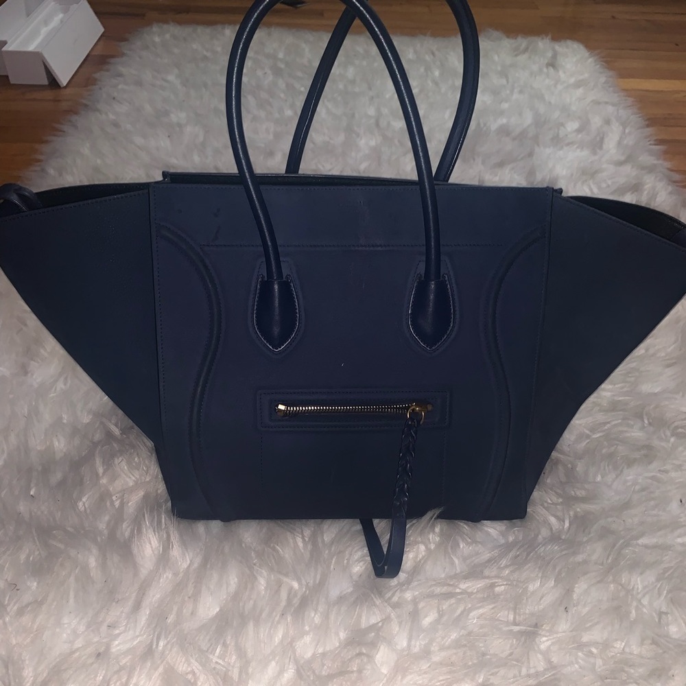 🦋CELINE Medium Phantom Luggage Navy Blue🦋